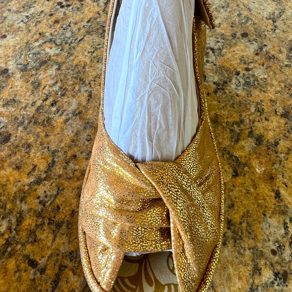 Women’s gold fly London size 7 shoe